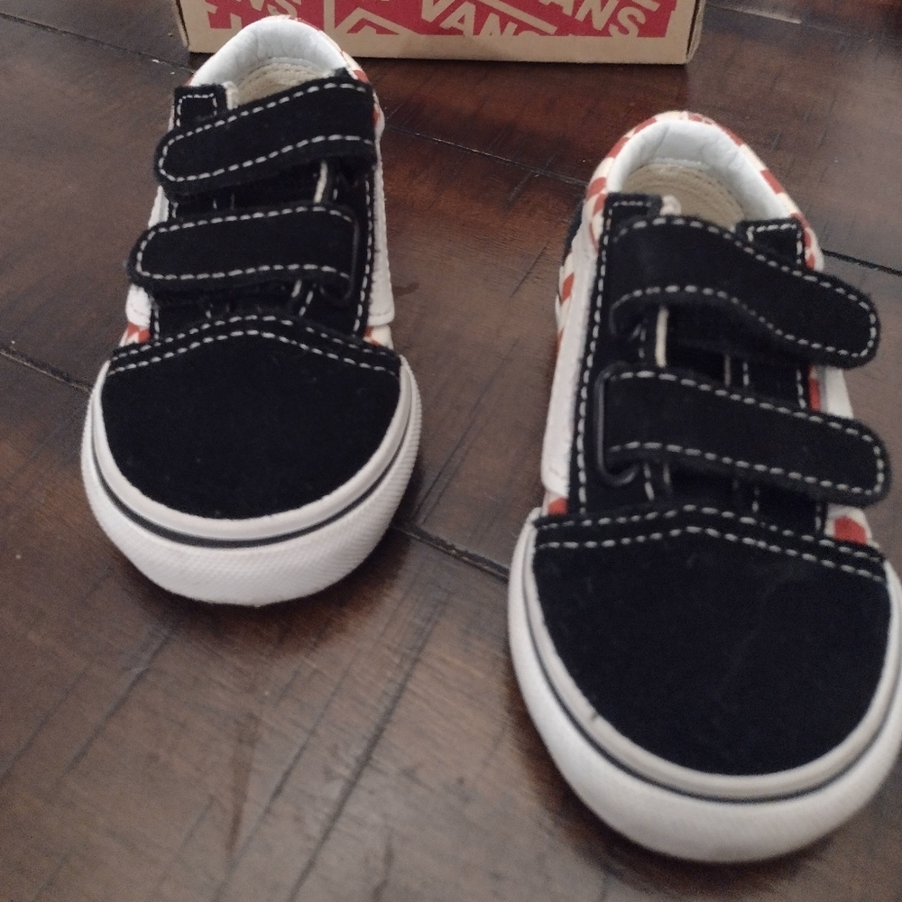 Vans Old Skool V / Black & Red kids Sneakers.